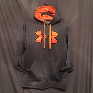 UNDER ARMOUR Men’s small fleece lined hoodie.